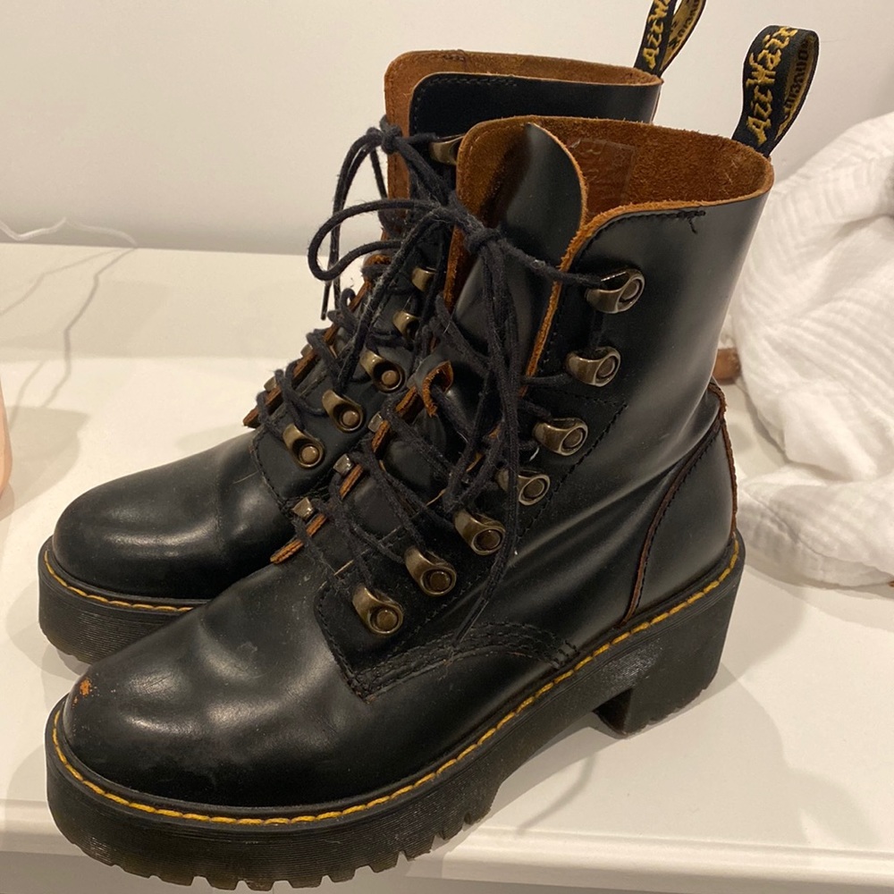 Black dr martens LEONA WOMEN'S VINTAGE SMOOTH LEATHER HEELED BOOTS